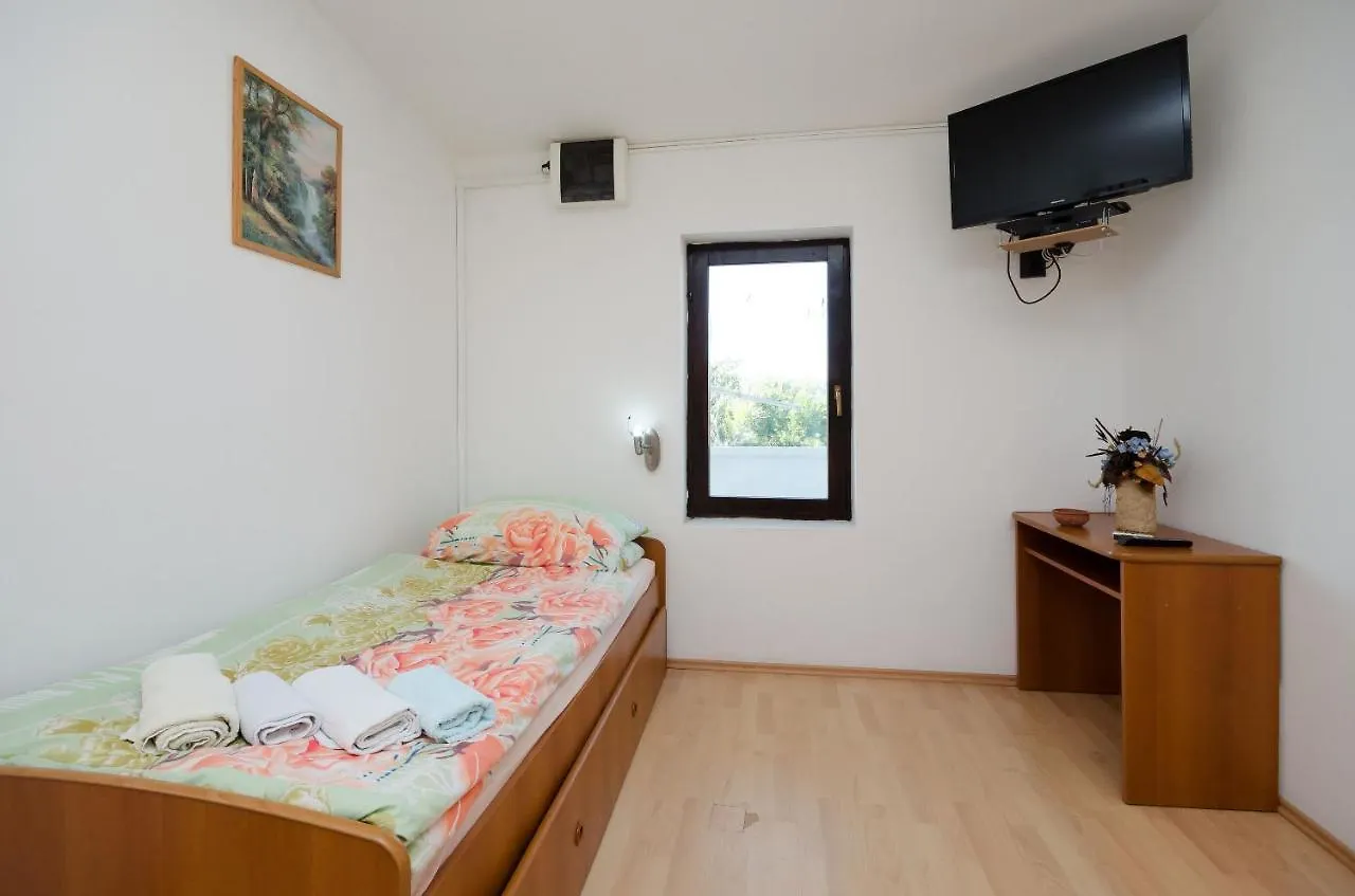 Apartments Mladen Lopar